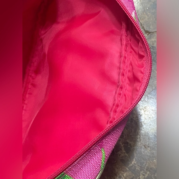 Lilly Pulitzer x Estee Lauder - created the perfect spring 2024 makeup bag - Picture 8 of 9